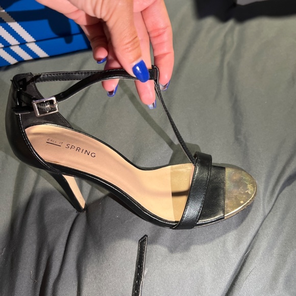 Heels - Picture 2 of 3